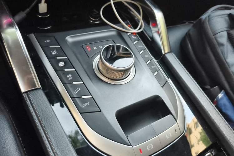 Used Zotye T700 2017 1.8T Dual-Clutch Flagship Model Gear Lever