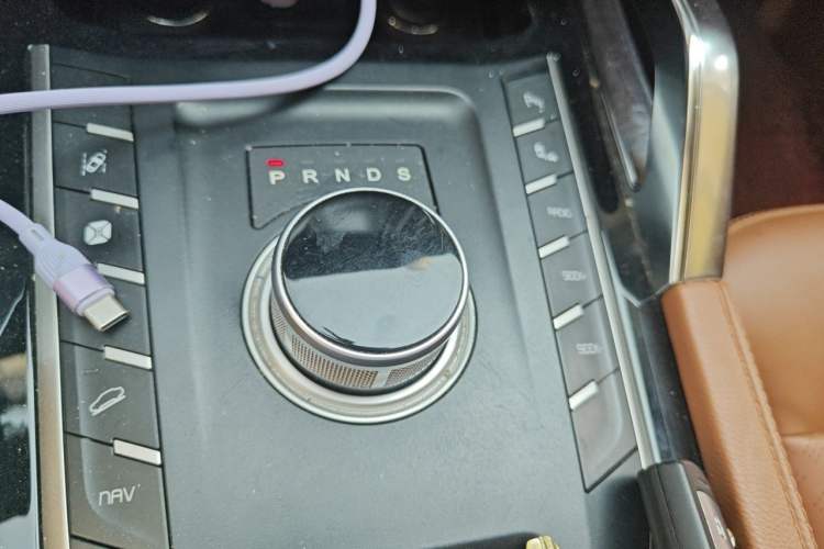 Used Zotye T700 2017 1.8T Dual-Clutch Flagship Model Gear Lever