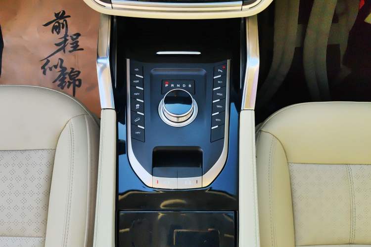Used Zotye T700 2017 1.8T Dual-Clutch Prestige Model Gear Lever