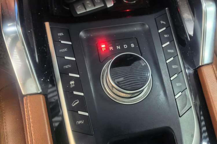Used Zotye T700 2017 1.8T Dual-Clutch Luxury Model Gear Lever
