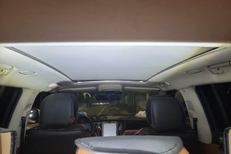 Used Zotye T700 2017 1.8T Dual-Clutch Luxury Model Headliner