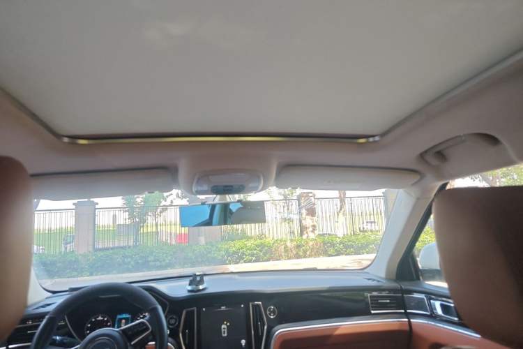 Used Zotye T700 2017 1.8T Dual-Clutch Luxury Model Headliner