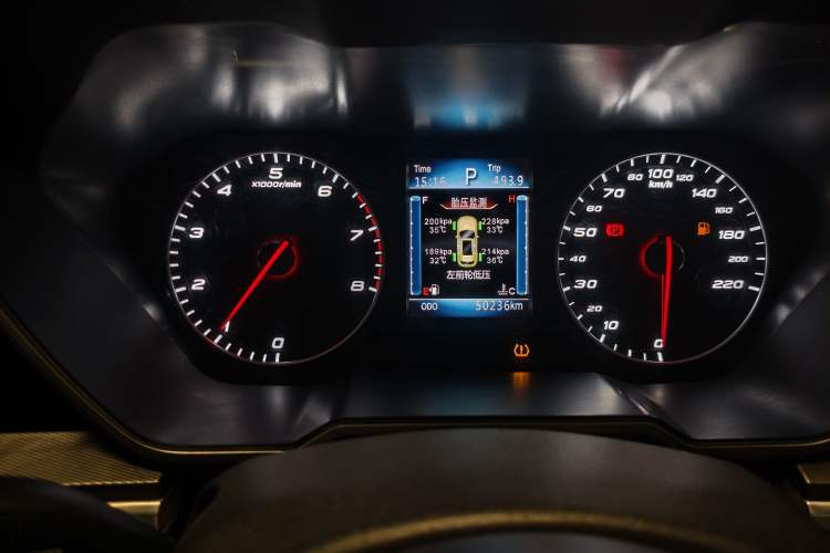 Used Zotye T700 2017 1.8T Dual-Clutch Luxury Model Instrument Cluster