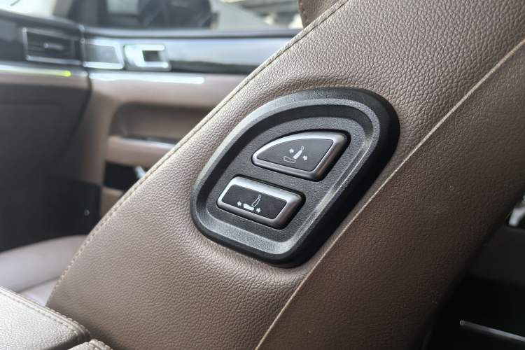 Used Zotye T700 2017 1.8T Dual-Clutch Prestige Model Interior 10