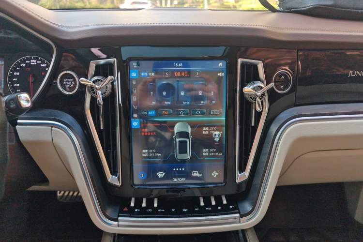 Used Zotye T700 2017 1.8T Dual-Clutch Luxury Model Interior 10