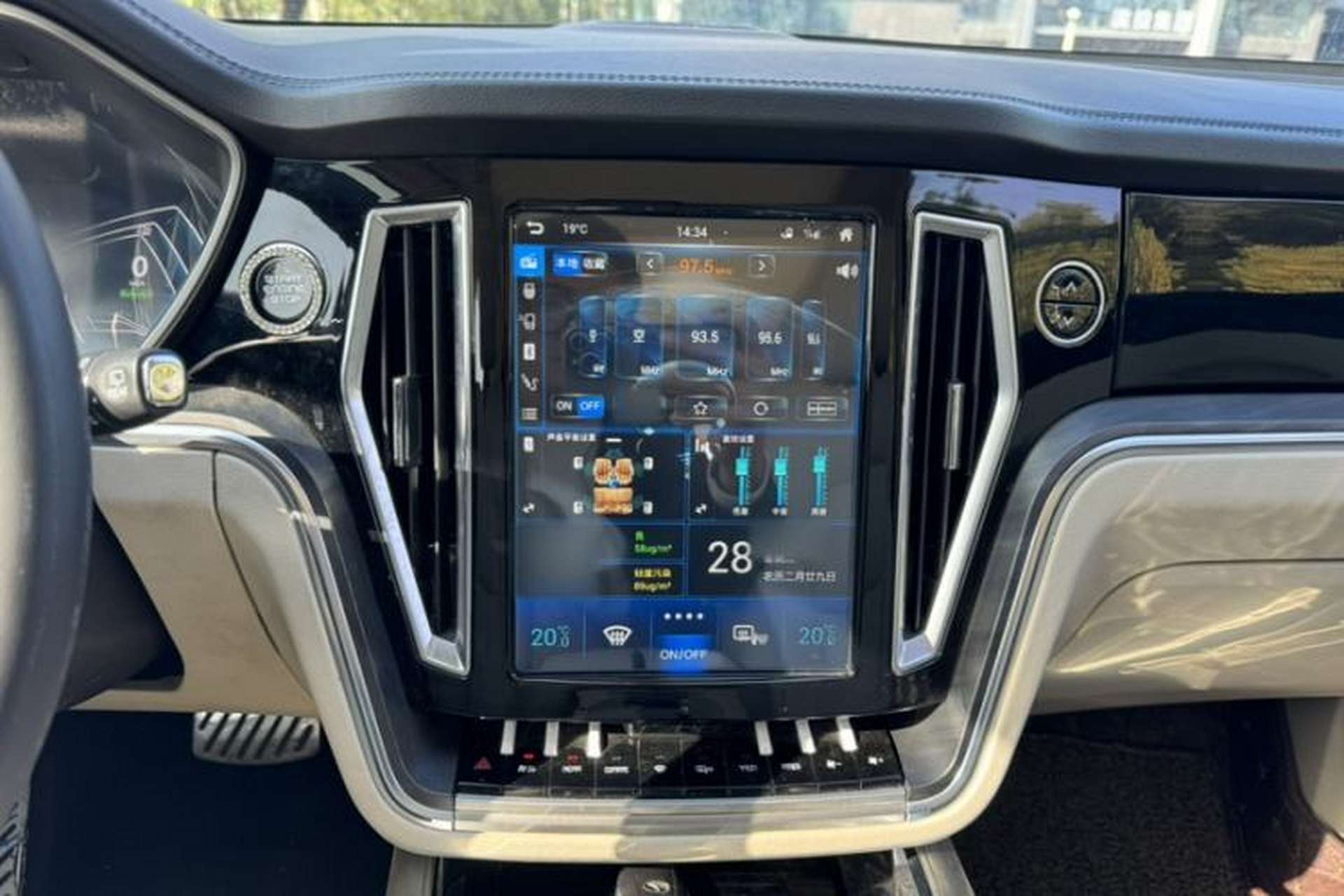 Used Zotye T700 2017 1.8T Dual-Clutch Prestige Model Interior 10