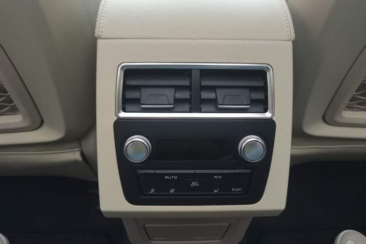 Used Zotye T700 2017 1.8T Dual-Clutch Prestige Model Interior 6