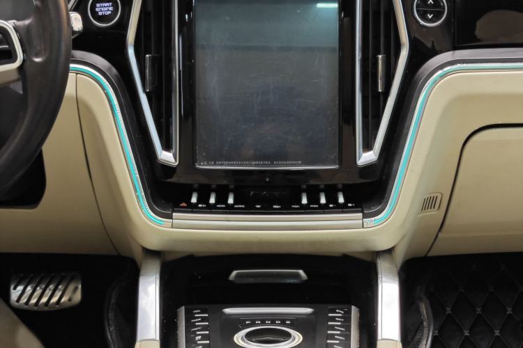 Used Zotye T700 2017 1.8T Dual-Clutch Prestige Model Interior 8