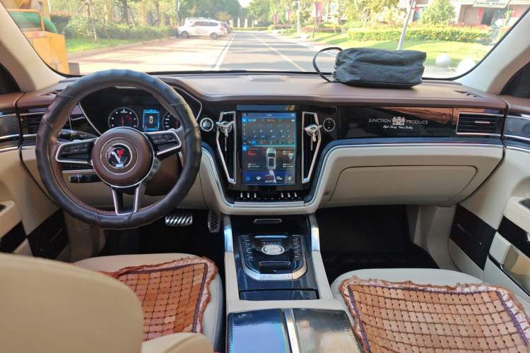 Used Zotye T700 2017 1.8T Dual-Clutch Luxury Model Interior 9