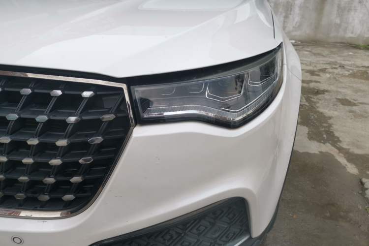 Used Zotye T700 2017 1.8T Dual-Clutch Prestige Model Left Front Headlight