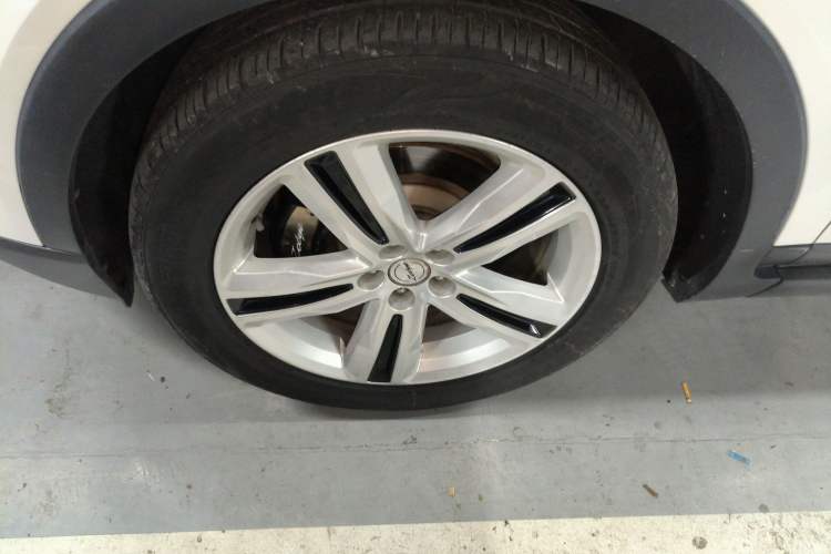 Used Zotye T700 2017 1.8T Dual-Clutch Flagship Model Left Front Wheel Hub