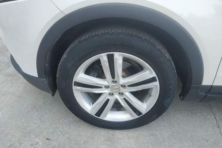 Used Zotye T700 2017 1.8T Dual-Clutch Luxury Model Left Front Wheel Hub