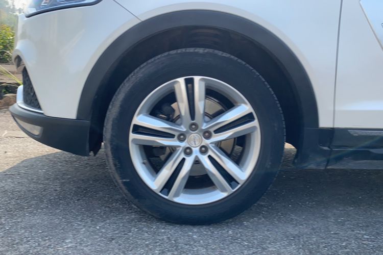 Used Zotye T700 2017 1.8T Dual-Clutch Luxury Model Left Front Wheel Hub