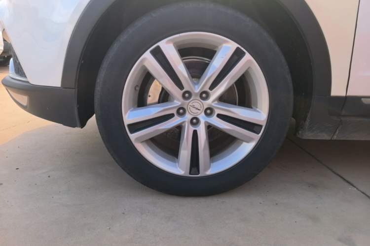 Used Zotye T700 2017 1.8T Dual-Clutch Prestige Model Left Front Wheel Hub