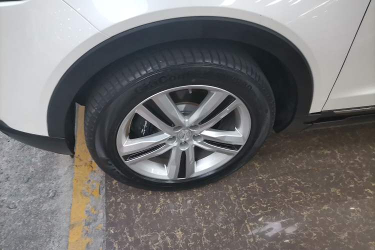 Used Zotye T700 2017 1.8T Dual-Clutch Luxury Model Left Front Wheel Hub