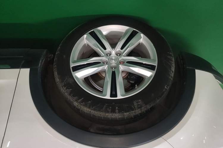 Used Zotye T700 2017 1.8T Dual-Clutch Prestige Model Left Front Wheel Hub