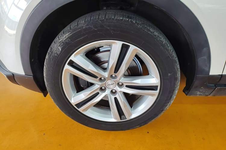 Used Zotye T700 2017 1.8T Dual-Clutch Luxury Model Left Front Wheel Hub