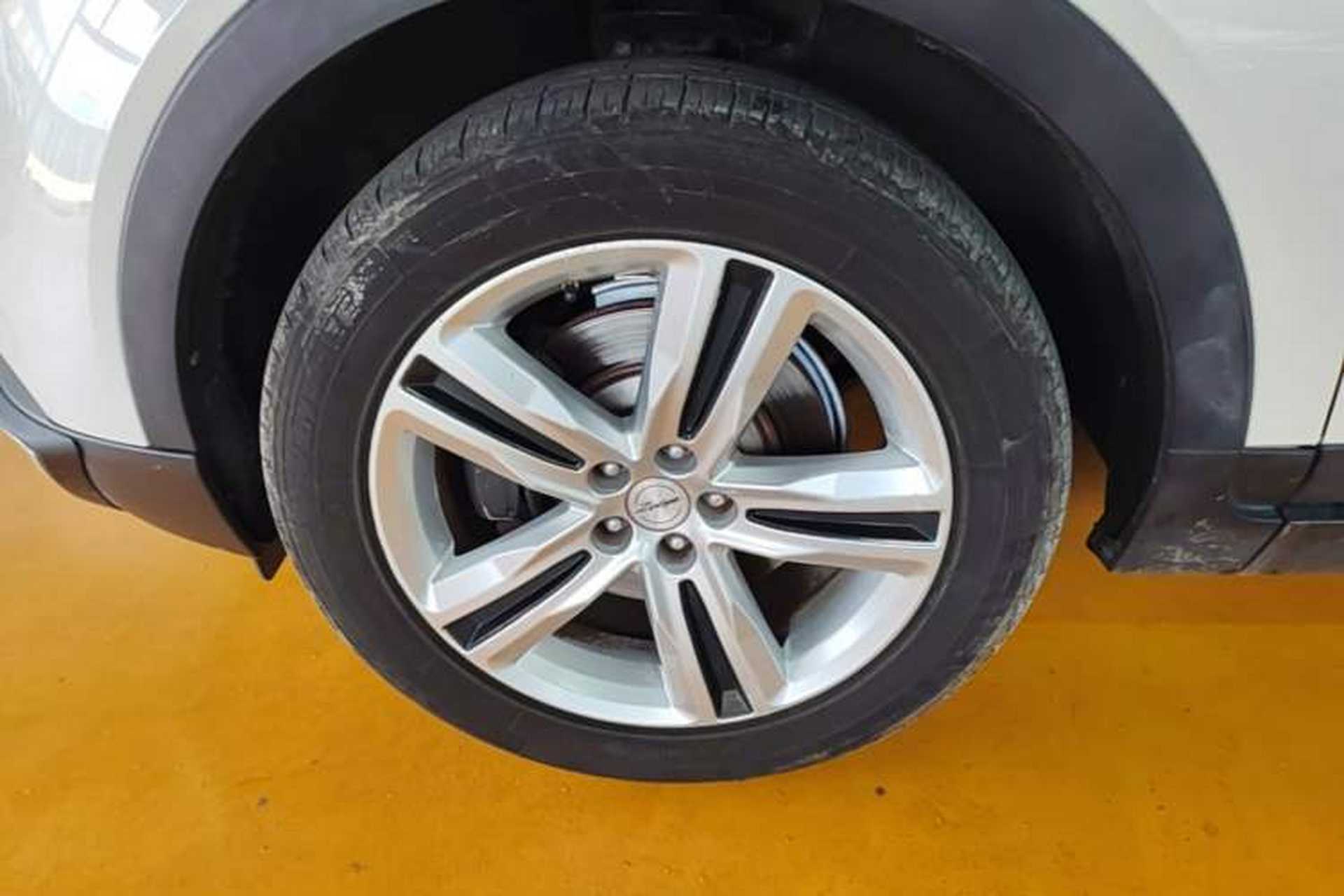 Used Zotye T700 2017 1.8T Dual-Clutch Luxury Model Left Front Wheel Hub