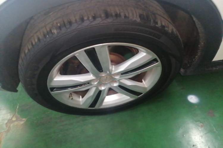 Used Zotye T700 2017 1.8T Dual-Clutch Flagship Model Left Front Wheel Hub