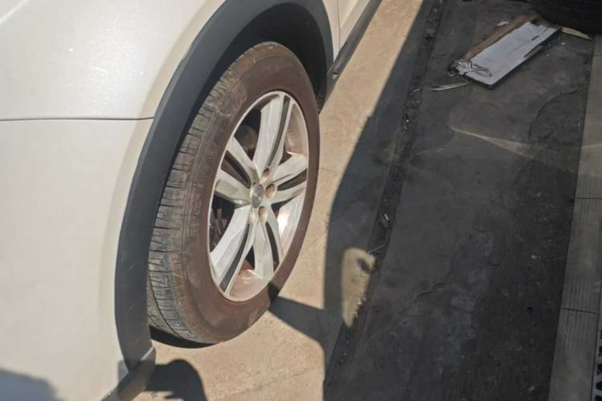 Used Zotye T700 2017 1.8T Dual-Clutch Prestige Model Left Front Wheel Hub
