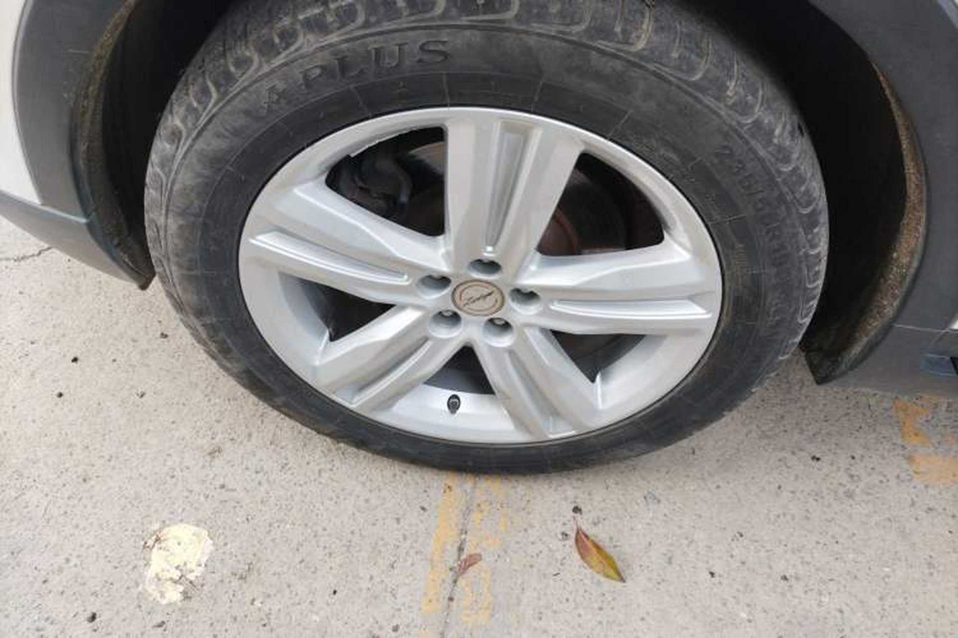 Used Zotye T700 2017 1.8T Dual-Clutch Prestige Model Left Front Wheel Hub