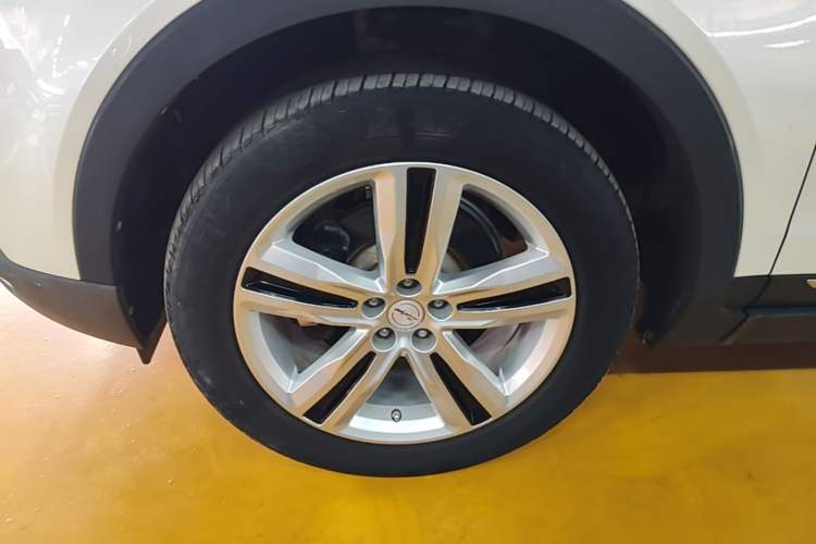 Used Zotye T700 2017 1.8T Dual-Clutch Luxury Model Left Front Wheel Hub