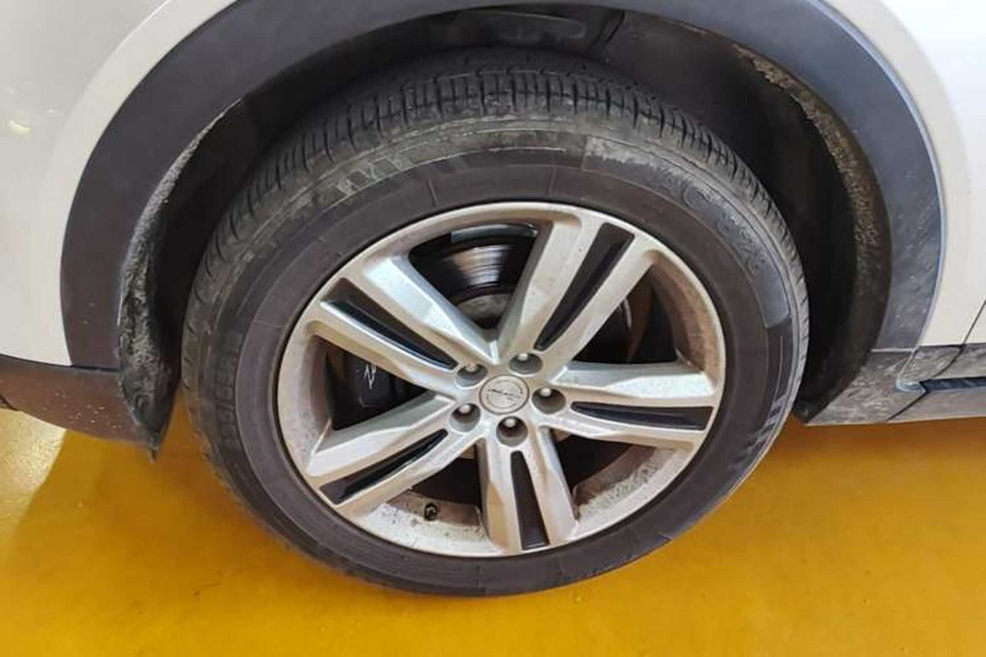 Used Zotye T700 2017 1.8T Dual-Clutch Luxury Model Left Front Wheel Hub