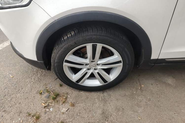Used Zotye T700 2017 1.8T Dual-Clutch Luxury Model Left Front Wheel Hub