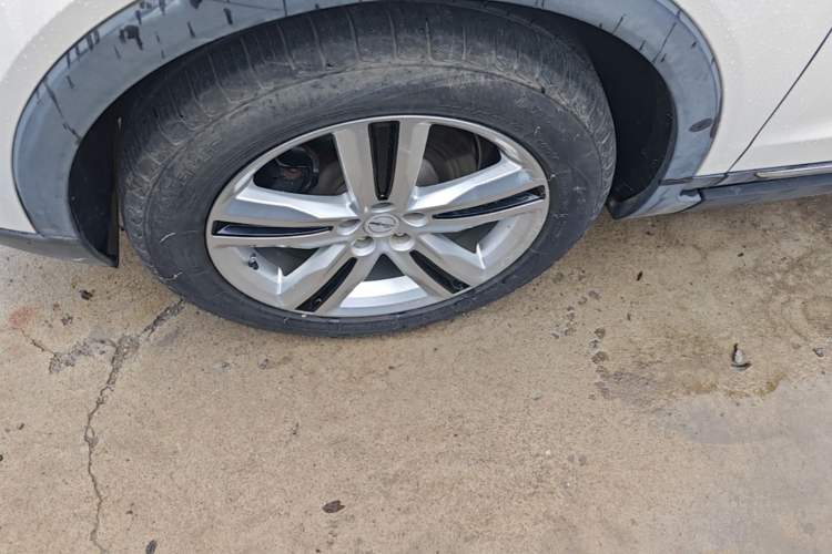 Used Zotye T700 2017 1.8T Dual-Clutch Prestige Model Left Front Wheel Hub