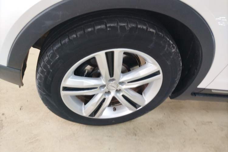 Used Zotye T700 2017 1.8T Dual-Clutch Prestige Model Left Front Wheel Hub