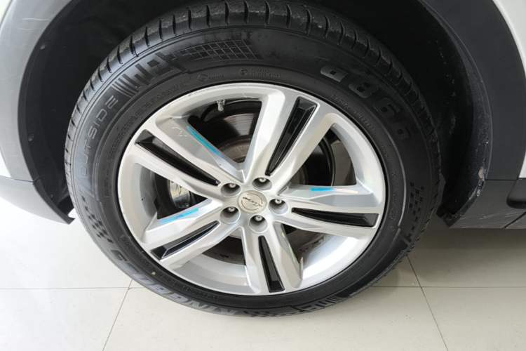 Used Zotye T700 2017 1.8T Dual-Clutch Luxury Model Left Front Wheel Hub