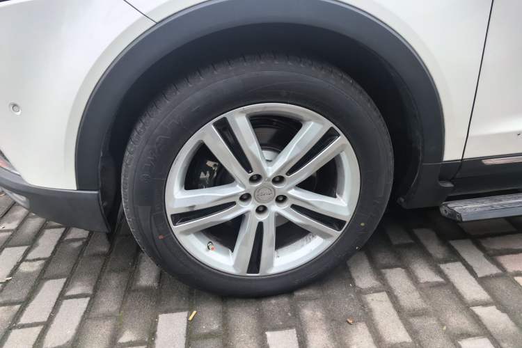 Used Zotye T700 2017 1.8T Dual-Clutch Flagship Model Left Front Wheel Hub
