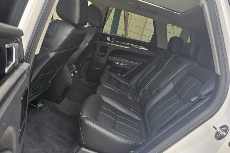 Used Zotye T700 2017 1.8T Dual-Clutch Prestige Model Left Rear Seat