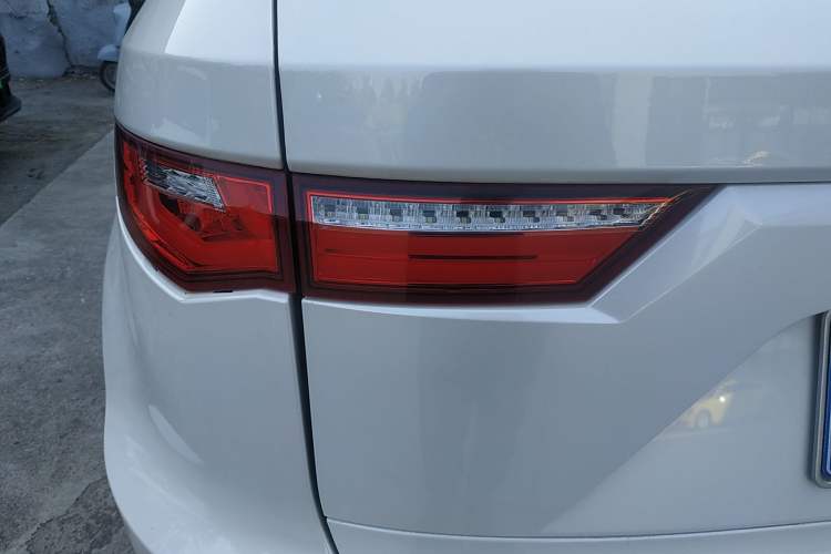 Used Zotye T700 2017 1.8T Dual-Clutch Luxury Model Left Rear Taillight