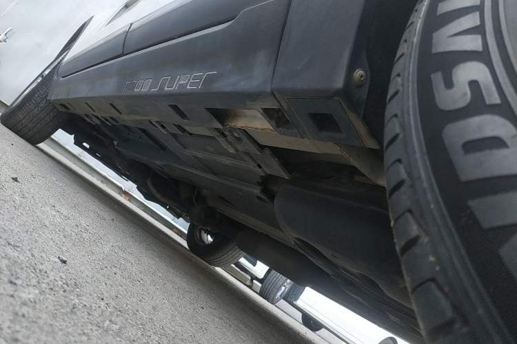 Used Zotye T700 2017 1.8T Dual-Clutch Luxury Model Left Side Sill