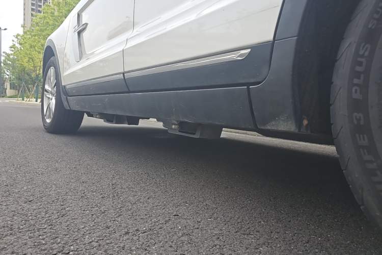 Used Zotye T700 2017 1.8T Dual-Clutch Prestige Model Left Side Sill