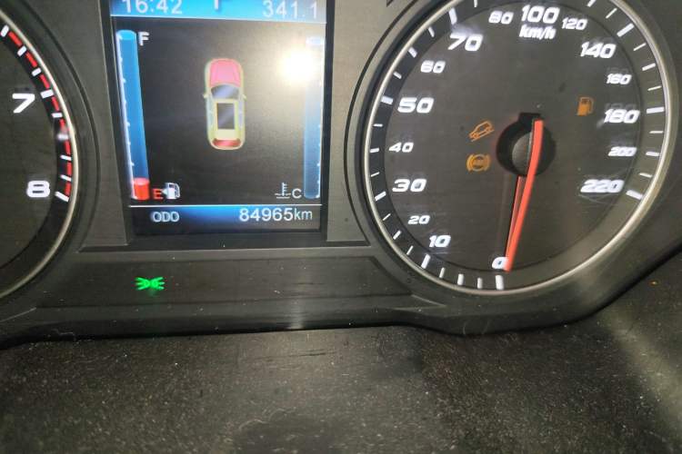 Used Zotye T700 2017 1.8T Dual-Clutch Luxury Model Odometer Close Up