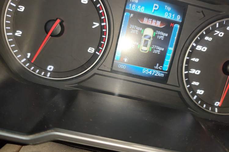 Used Zotye T700 2017 1.8T Dual-Clutch Luxury Model Odometer Close Up