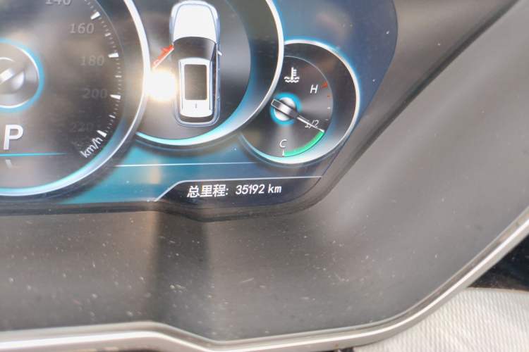 Used Zotye T700 2017 1.8T Dual-Clutch Prestige Model Odometer Close Up