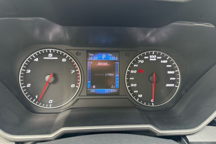 Used Zotye T700 2017 1.8T Dual-Clutch Luxury Model Odometer Close Up