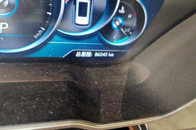Used Zotye T700 2017 1.8T Dual-Clutch Luxury Model Odometer Close Up