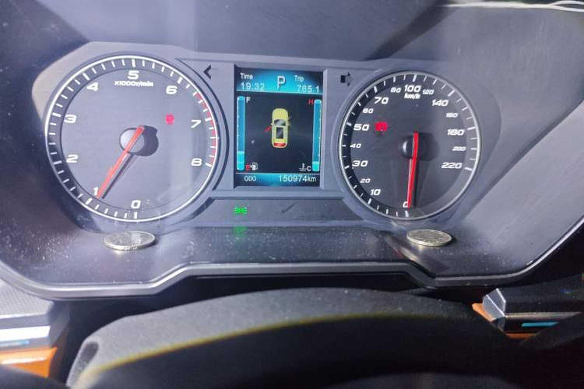 Used Zotye T700 2017 1.8T Dual-Clutch Luxury Model Odometer Close Up