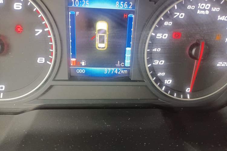 Used Zotye T700 2017 1.8T Manual Luxury Model Odometer Close Up