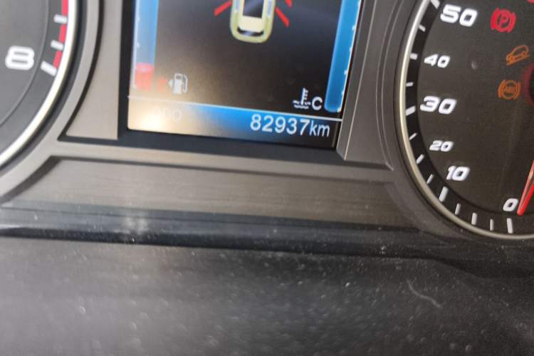 Used Zotye T700 2017 1.8T Manual Luxury Model Odometer Close Up