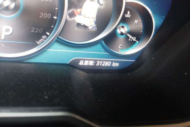 Used Zotye T700 2017 1.8T Dual-Clutch Flagship Model Odometer Close Up