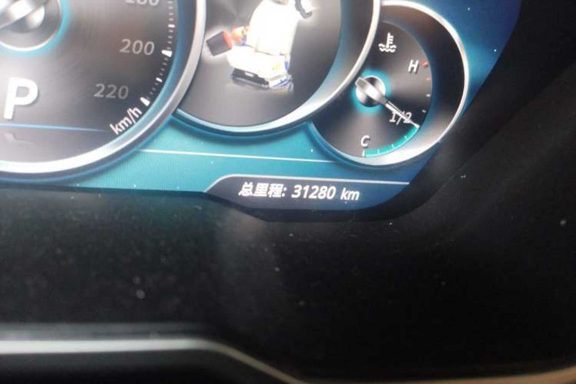 Used Zotye T700 2017 1.8T Dual-Clutch Flagship Model Odometer Close Up