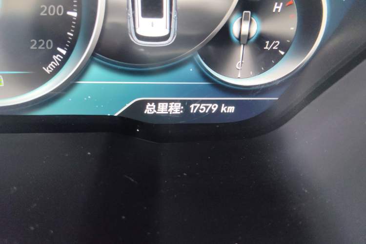 Used Zotye T700 2017 1.8T Dual-Clutch Prestige Model Odometer Close Up