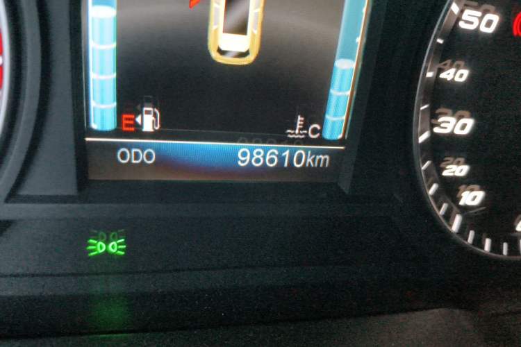 Used Zotye T700 2017 1.8T Dual-Clutch Luxury Model Odometer Close Up