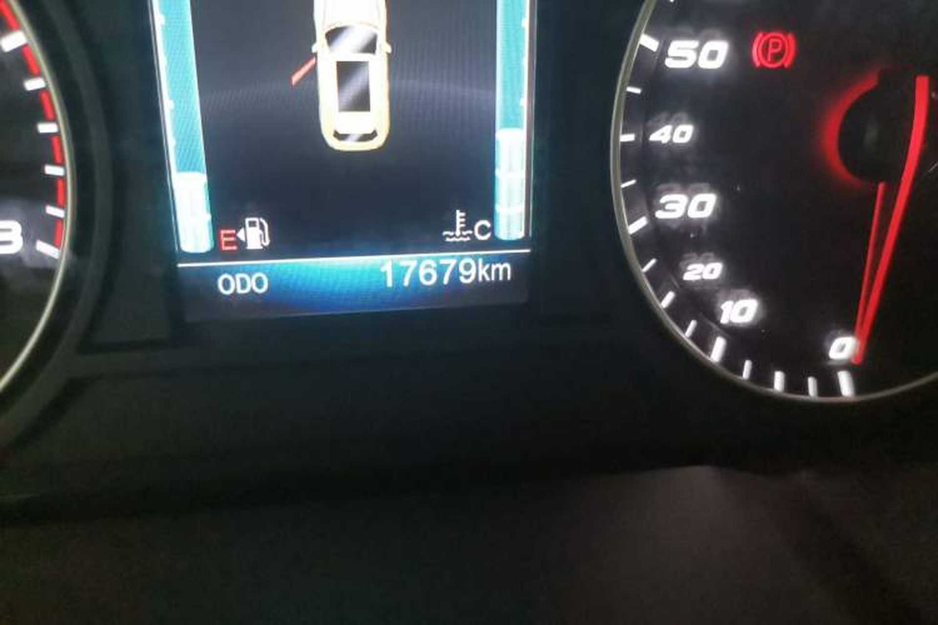 Used Zotye T700 2017 1.8T Dual-Clutch Luxury Model Odometer Close Up
