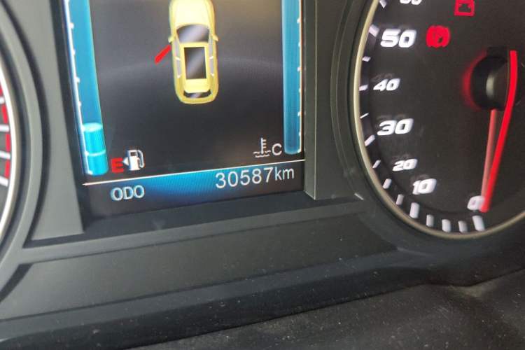 Used Zotye T700 2017 1.8T Dual-Clutch Luxury Model Odometer Close Up